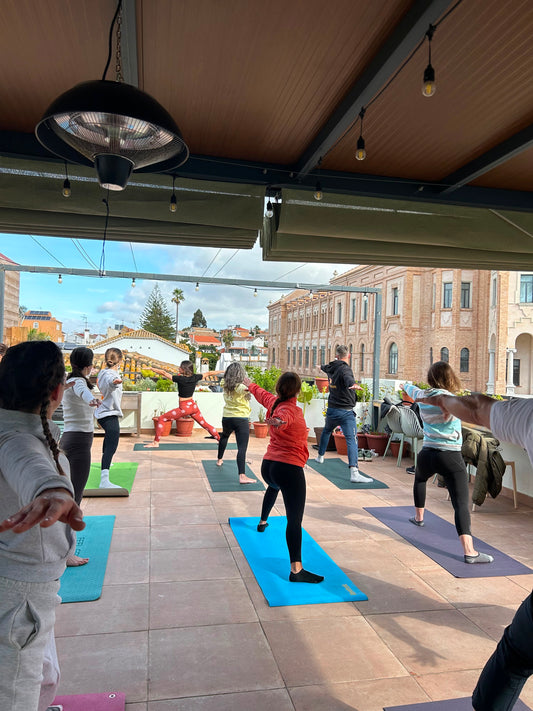 Yoga con tu mascota + Desayuno saludable